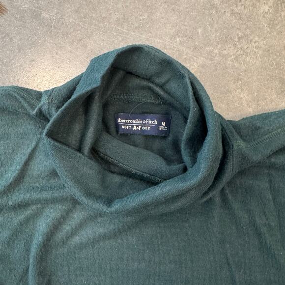 Abercrombie & Fitch Soft & Cozy Green Turtleneck Longsleeve Sweater Medium - Picture 3 of 5